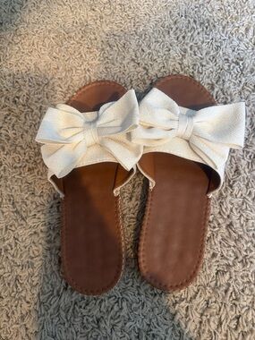 SHEIN Cream Bow Slide Sandals with Brown Footbed